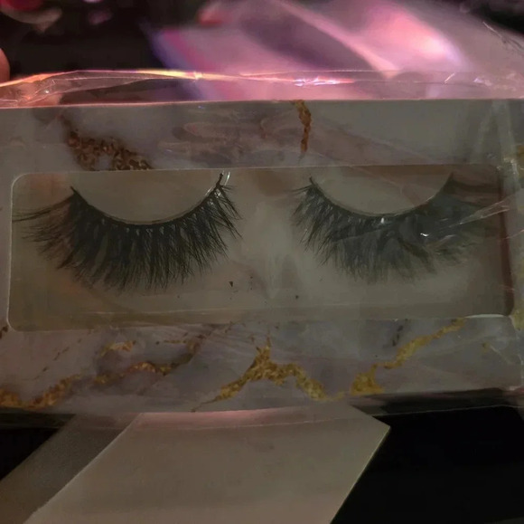 False Eyelashes 1 pair - Picture 3 of 3